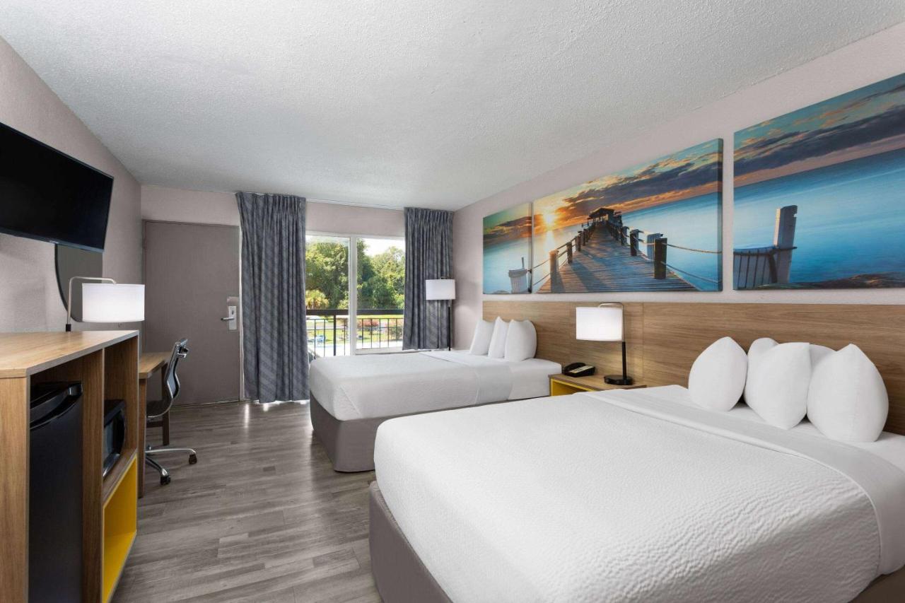 Double Room with Two Double Beds - Smoking at Days Inn by Wyndham Wildwood I-75