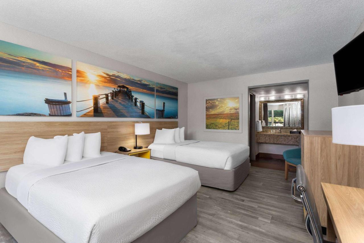 Deluxe Double Room with Two Double Beds - Non-Smoking at Days Inn by Wyndham Wildwood I-75