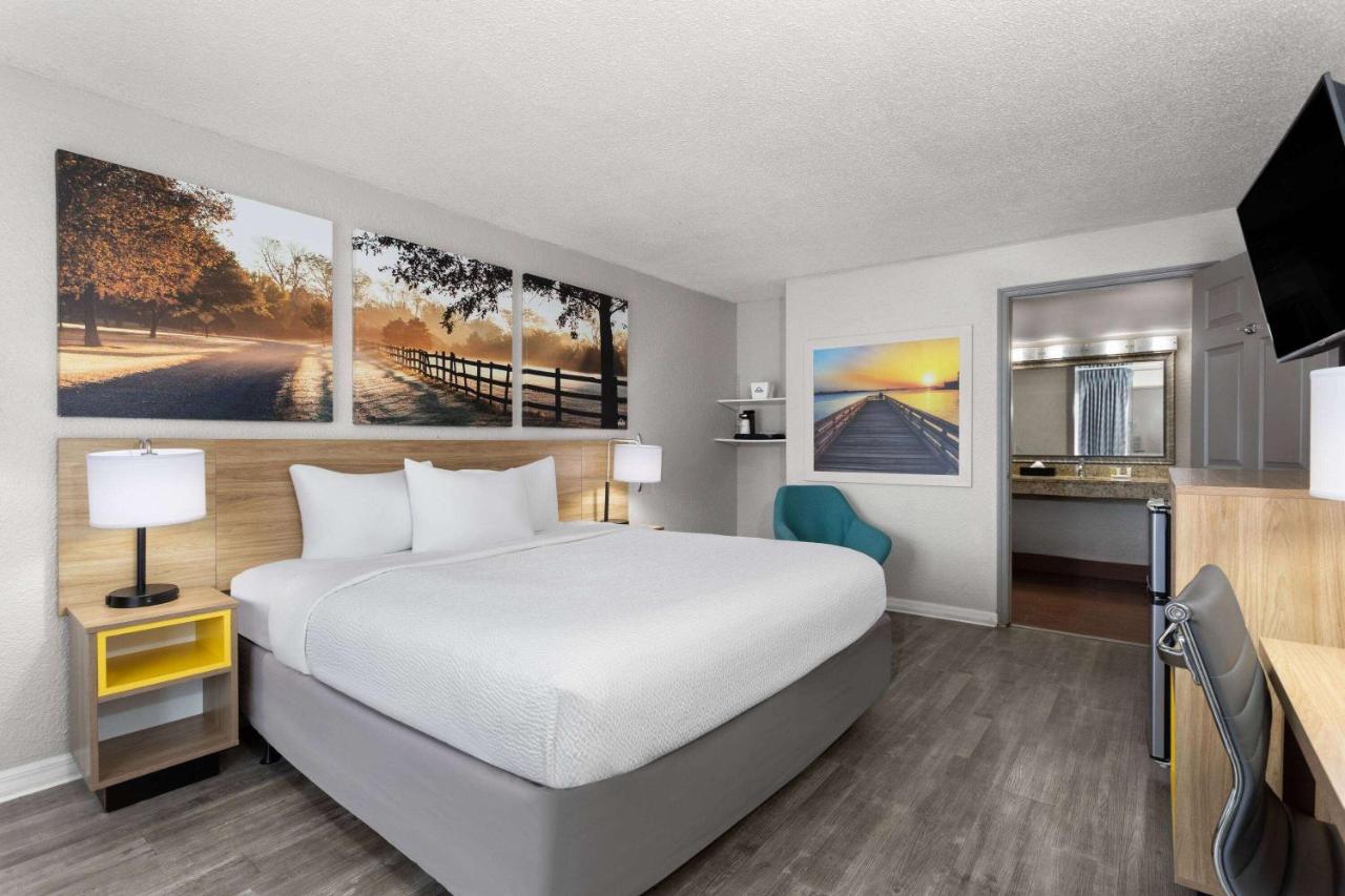| Days Inn by Wyndham Wildwood I-75