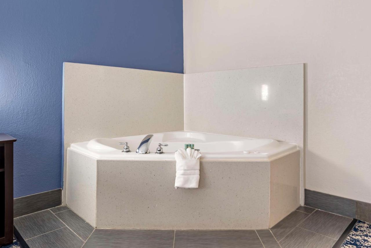 | Best Western Canton Inn