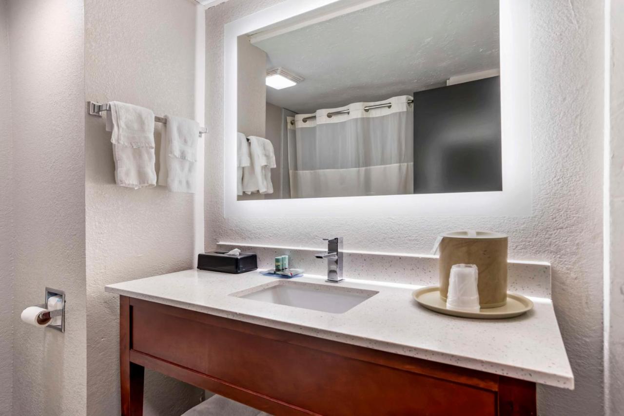 | Best Western Canton Inn