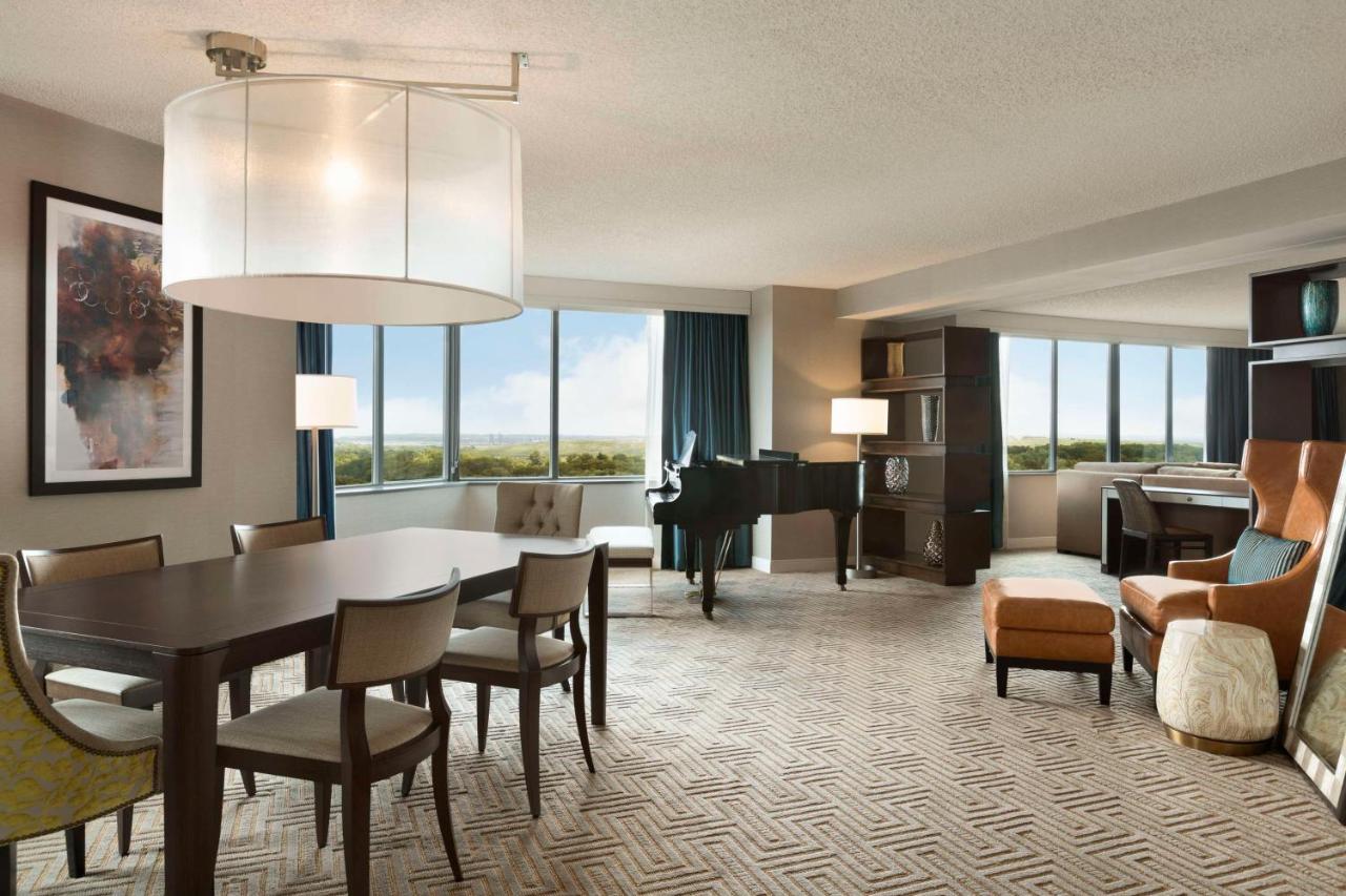 | Hilton East Brunswick