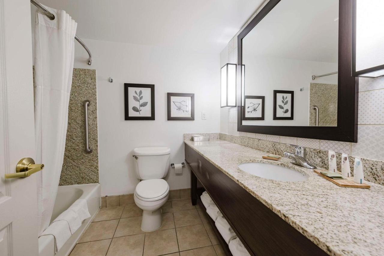 | Country Inn & Suites by Radisson Lake George