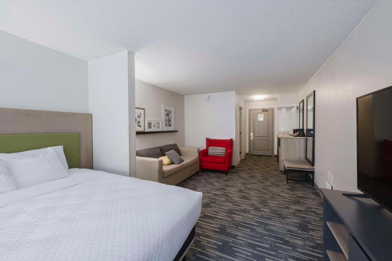 | Country Inn & Suites by Radisson Lake George