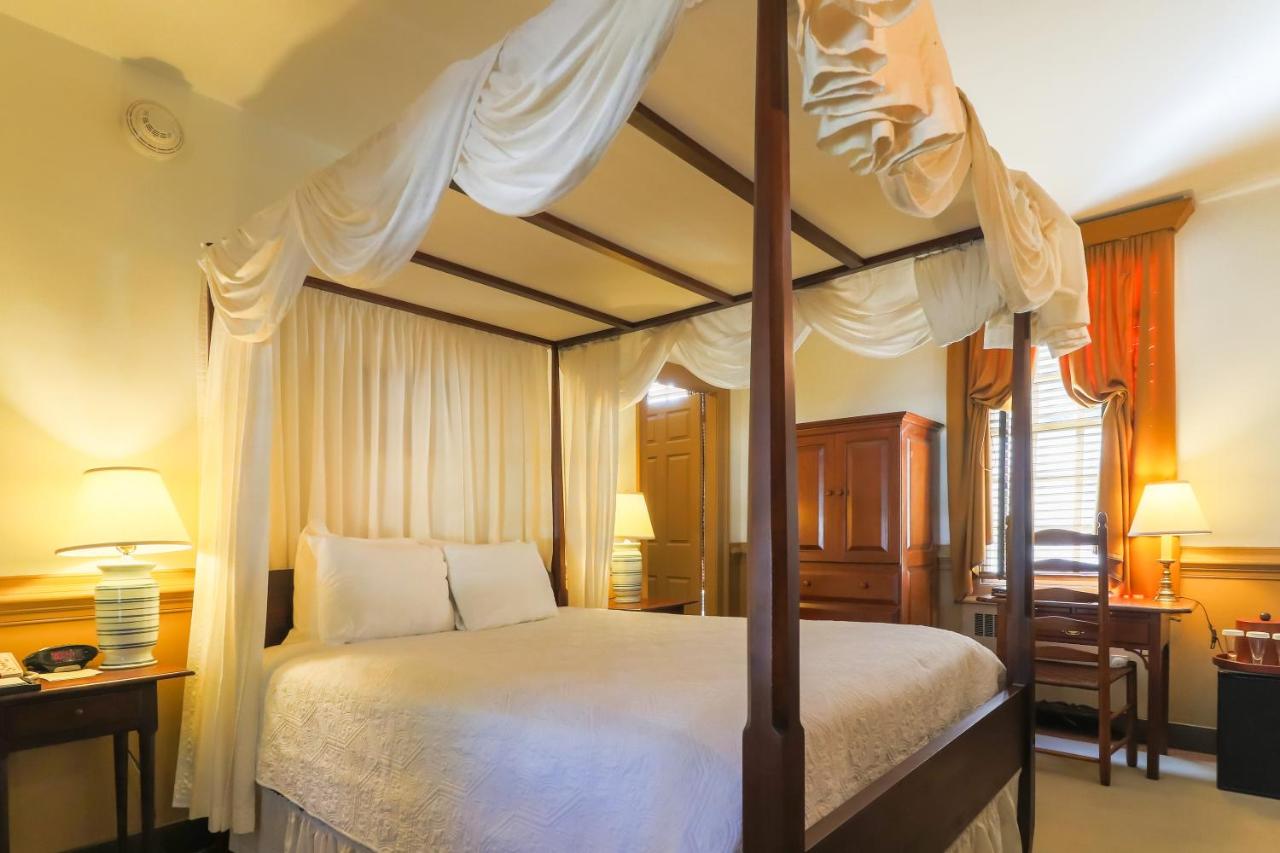| Colonial Houses - A Colonial Williamsburg Hotel