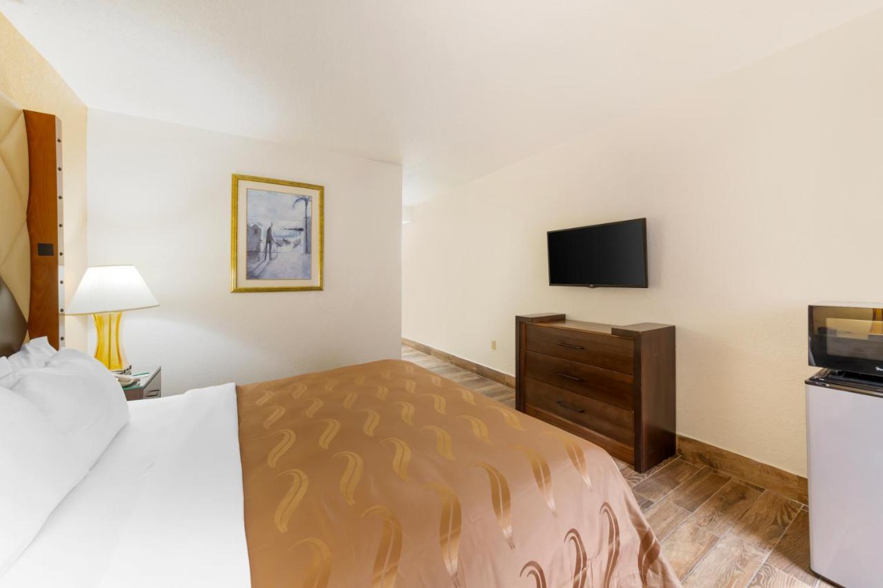 King Room with Bathtub - Disability Access/Non-Smoking - Exterior Corridor at Quality Inn Florida City - Gateway to the Keys