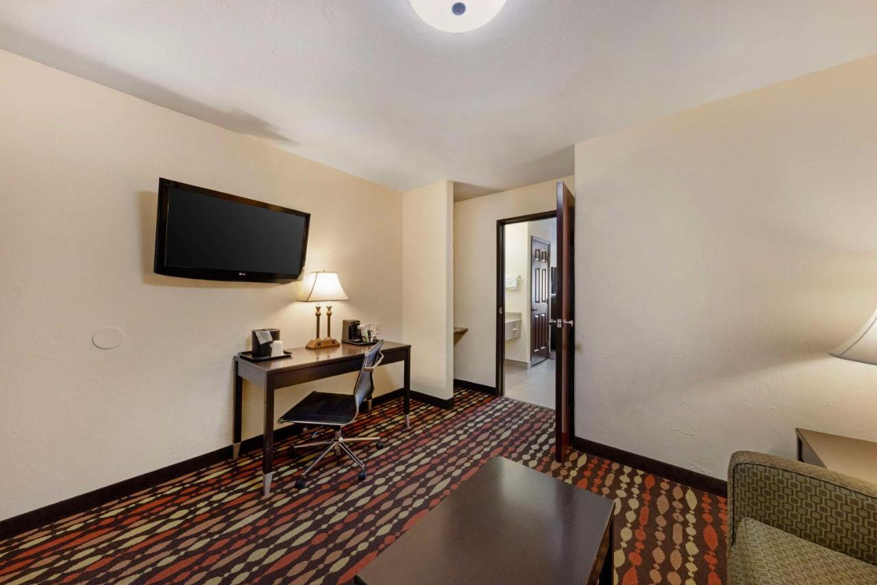  | Best Western Greentree Inn & Suites