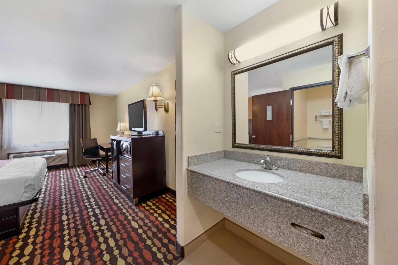  | Best Western Greentree Inn & Suites