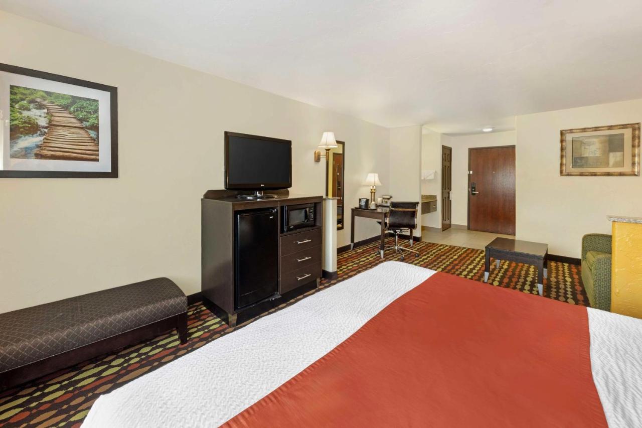  | Best Western Greentree Inn & Suites