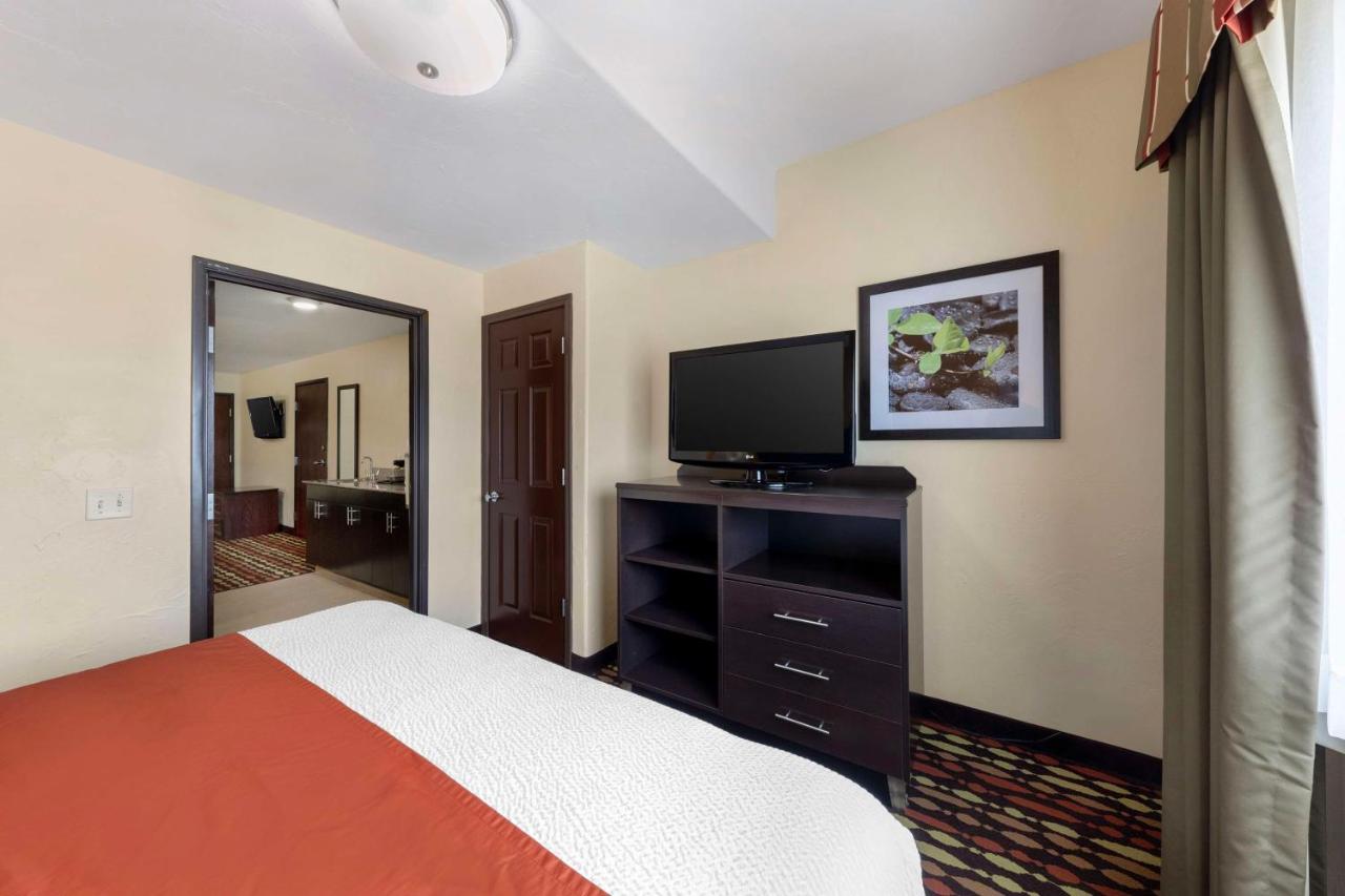  | Best Western Greentree Inn & Suites