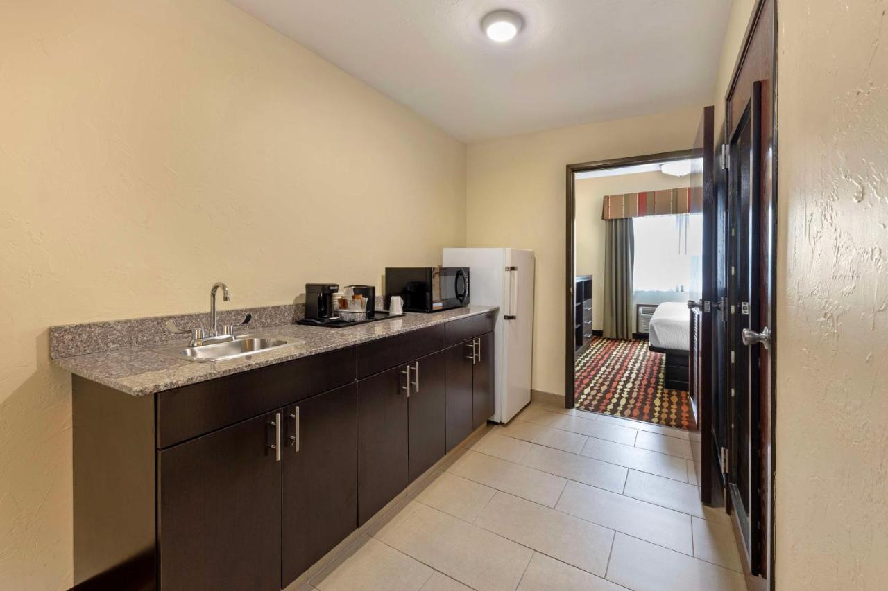  | Best Western Greentree Inn & Suites
