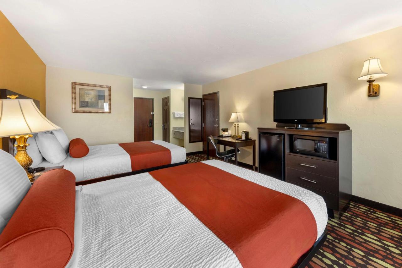 Queen Room with Two Queen Beds - Pet Friendly/Non-Smoking at Best Western Greentree Inn & Suites