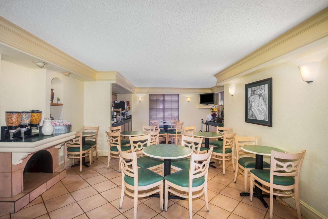 | La Quinta Inn by Wyndham Eagle Pass