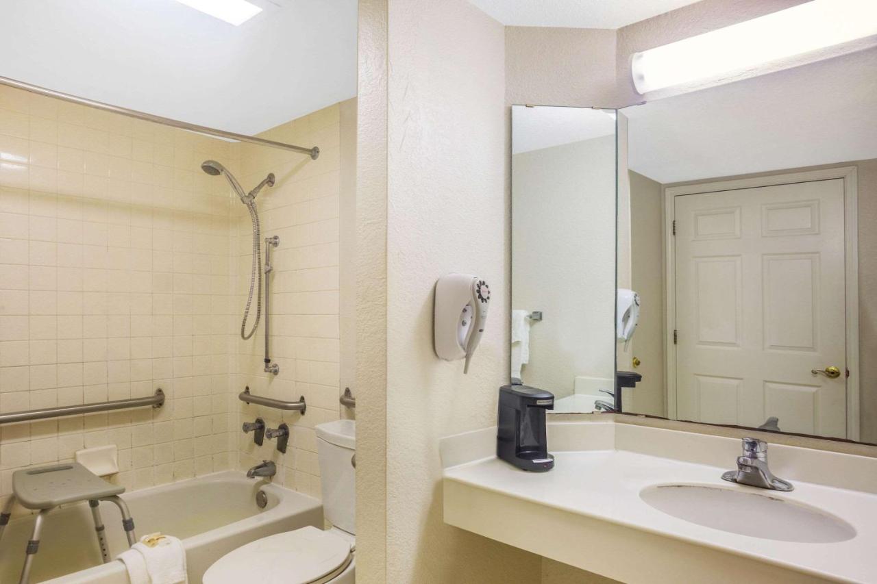 | La Quinta Inn by Wyndham Eagle Pass