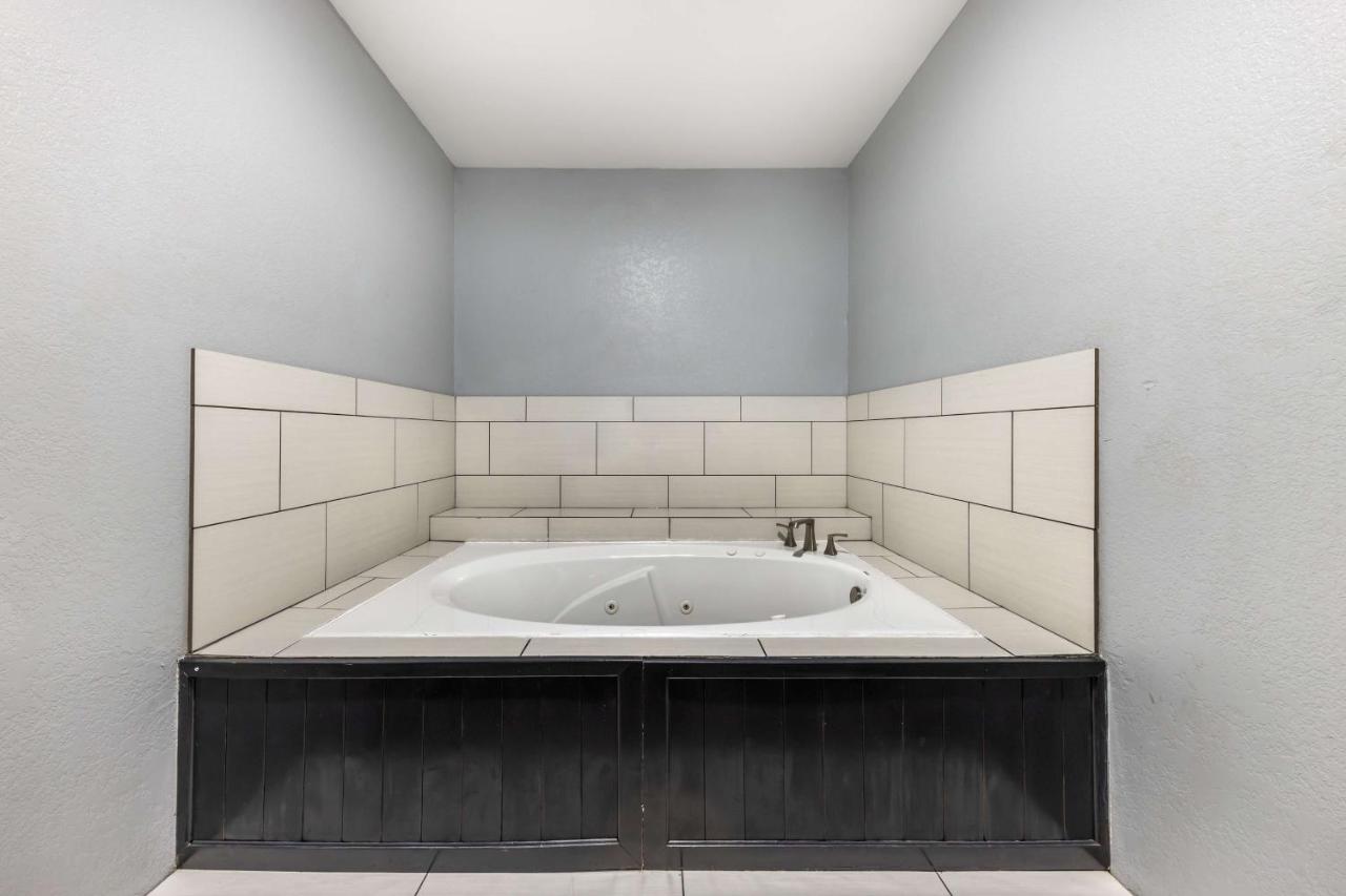 | Best Western Atoka Inn & Suites