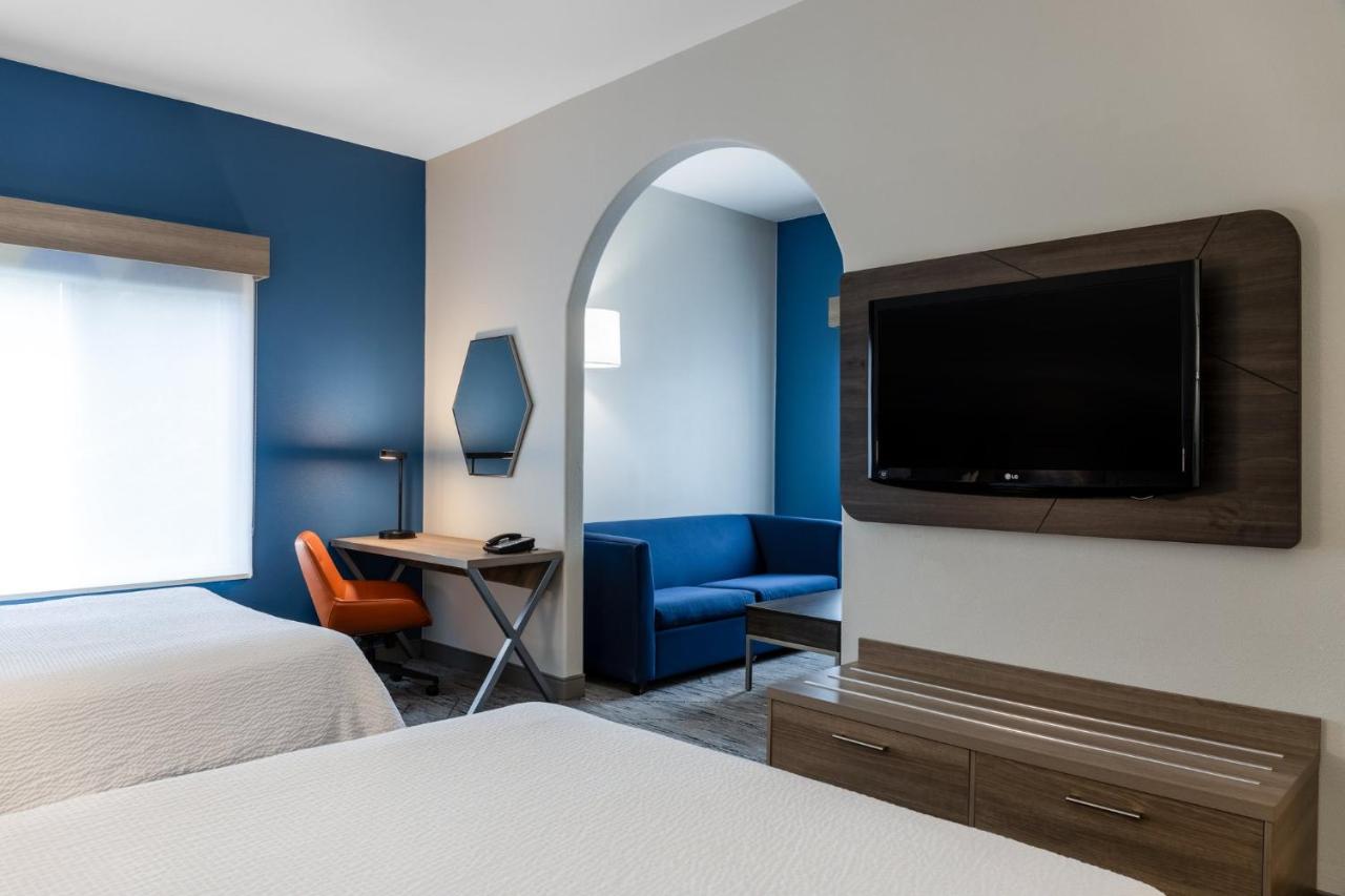 | Holiday Inn Express Vancouver North, an IHG Hotel