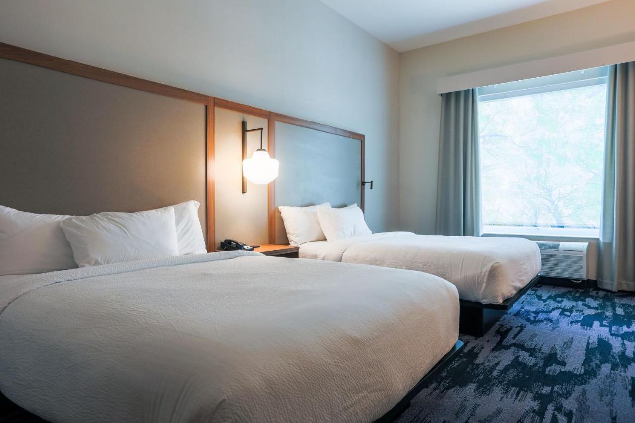 | Fairfield Inn & Suites Marquette