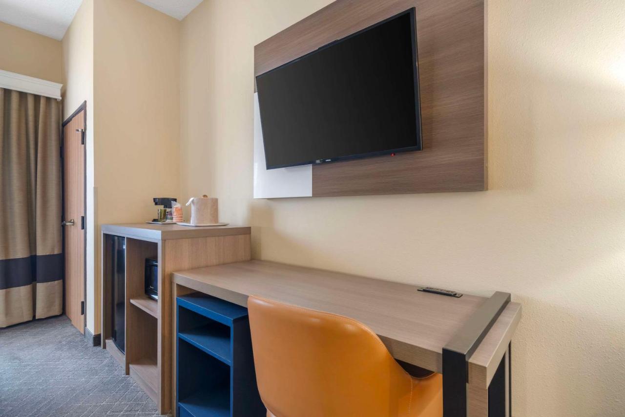 King Suite with Accessible Tub - Accessible/Non-Smoking at Comfort Suites McKinney - Allen