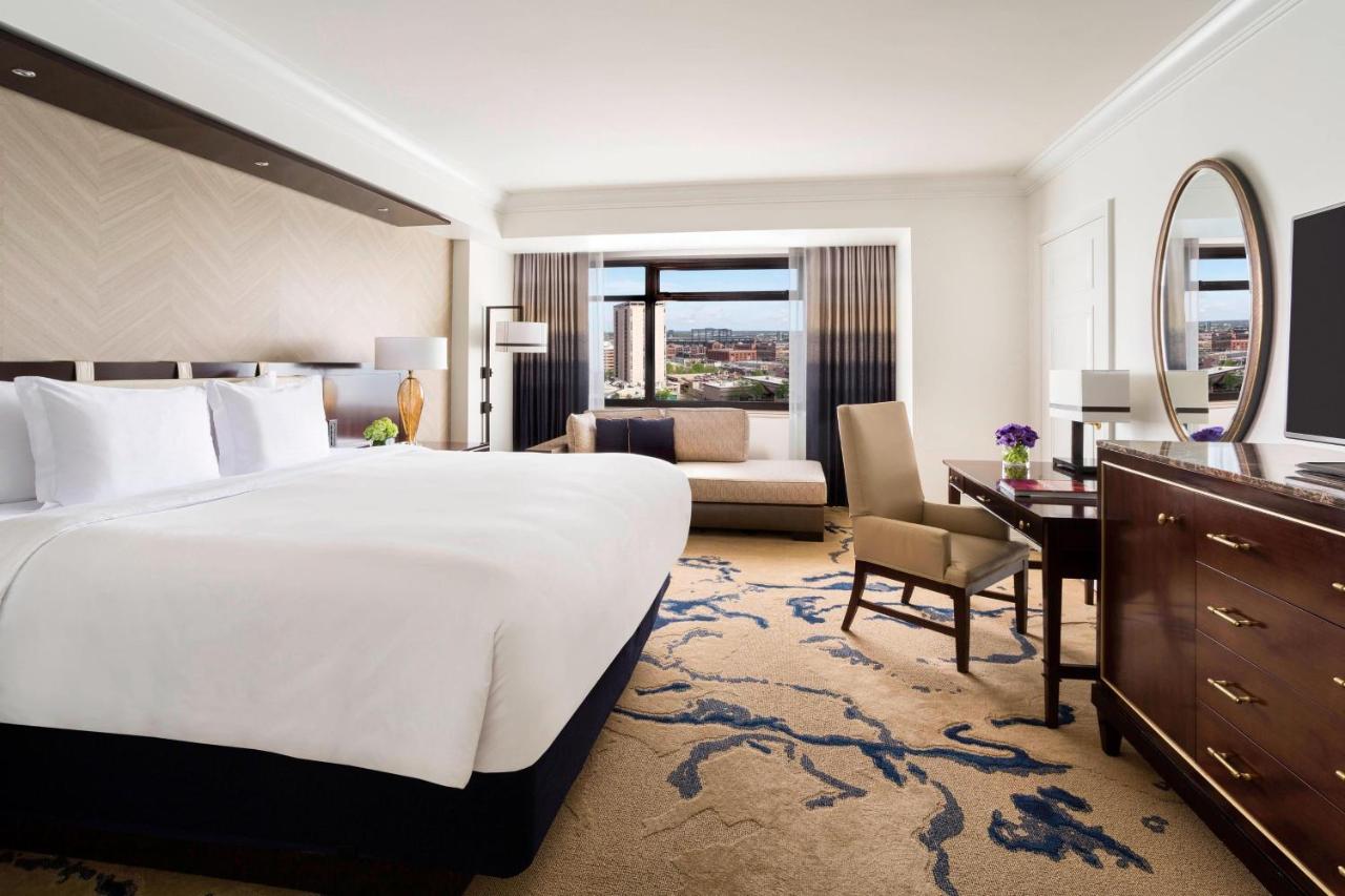 Club lounge access, Guest room, 1 King Bed at The Ritz-Carlton, Denver
