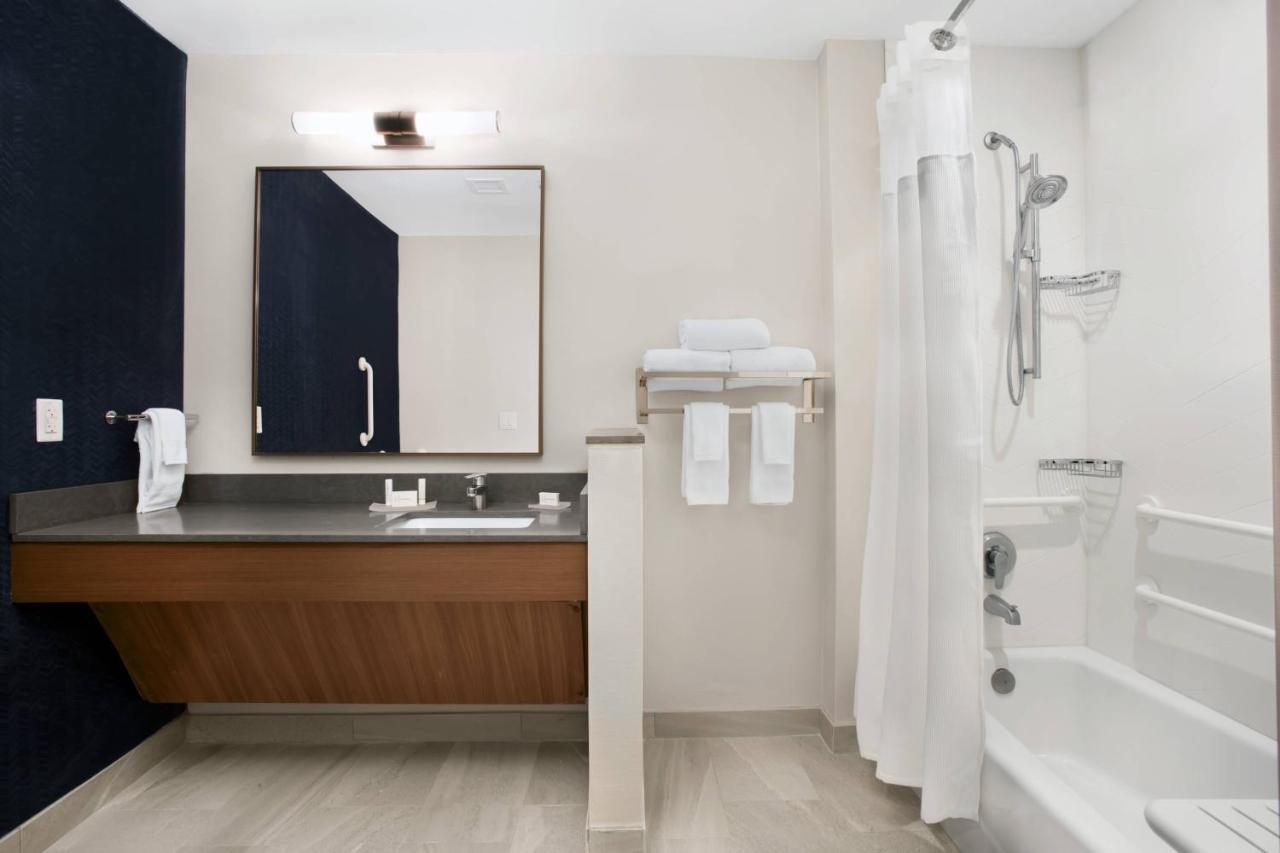 | Fairfield Inn & Suites by Marriott Daytona Beach Speedway/Airport