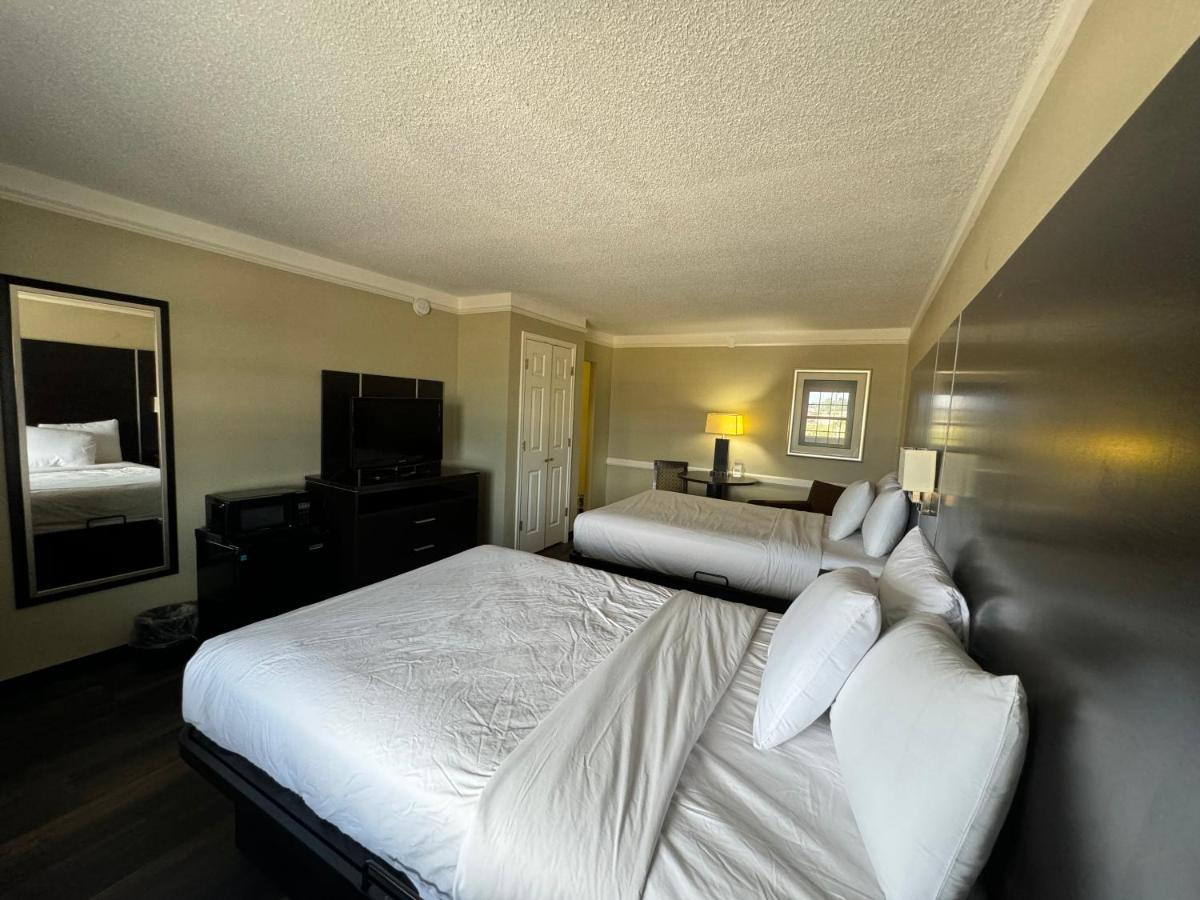 Double Room with Two Double Beds - Mobility Access/Non-Smoking at Quality Inn & Suites Tuscaloosa near University