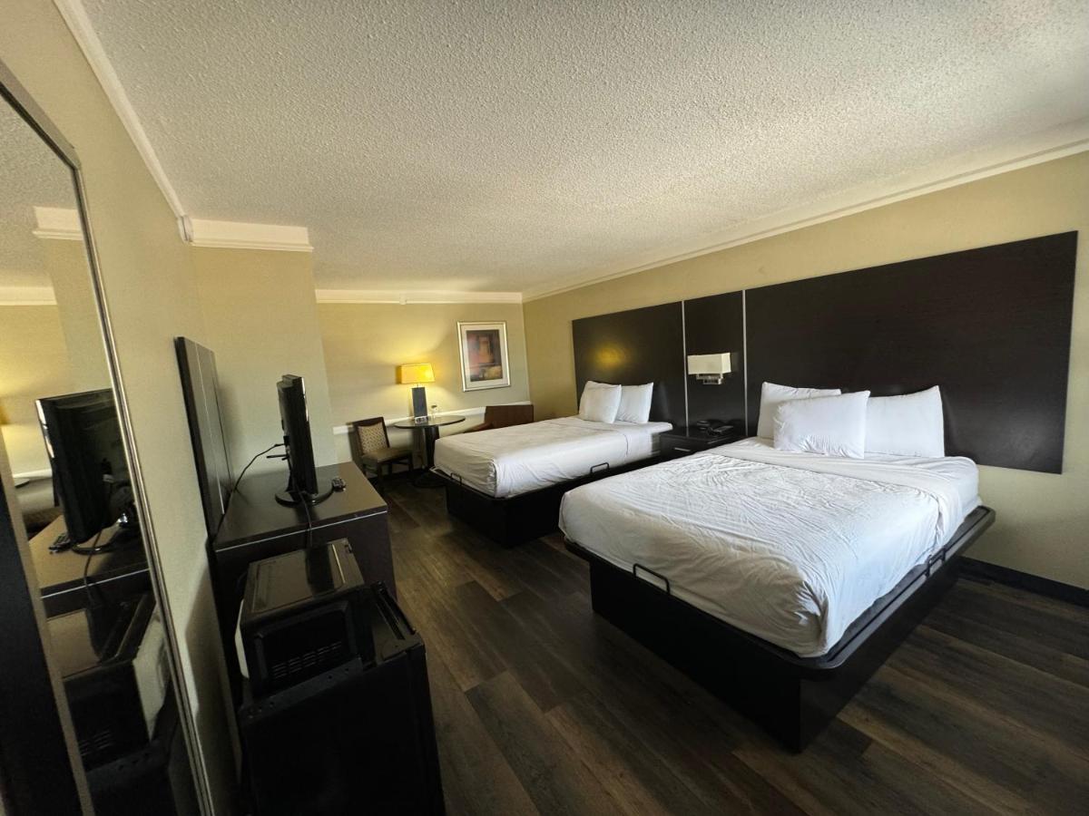 Double Room with Two Double Beds - Mobility Access/Non-Smoking at Quality Inn & Suites Tuscaloosa near University