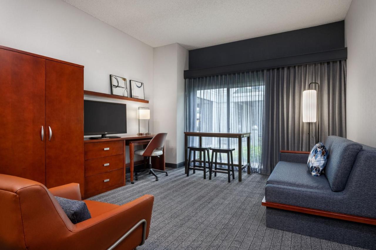 | Courtyard by Marriott Anchorage Airport