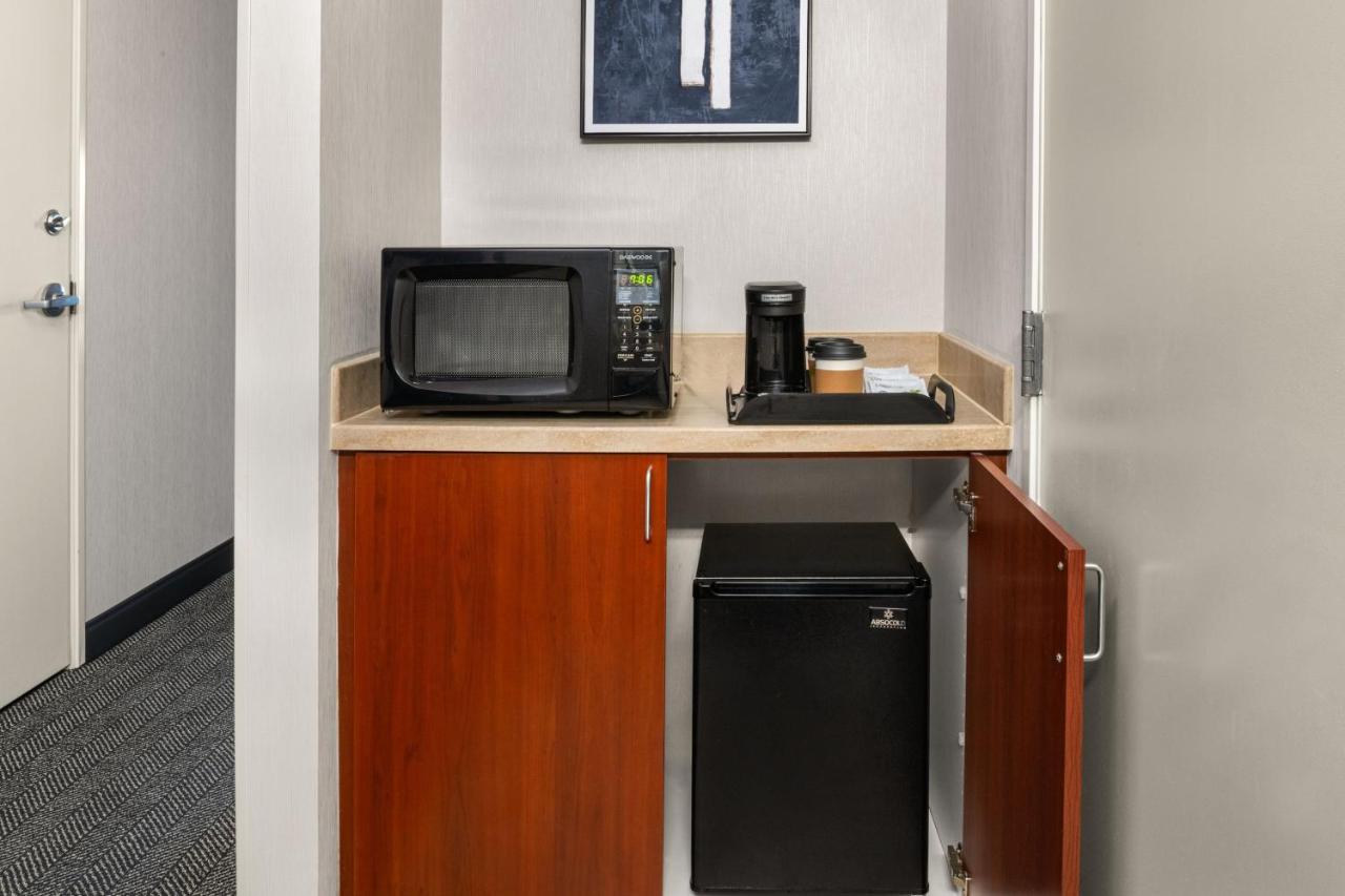 | Courtyard by Marriott Anchorage Airport