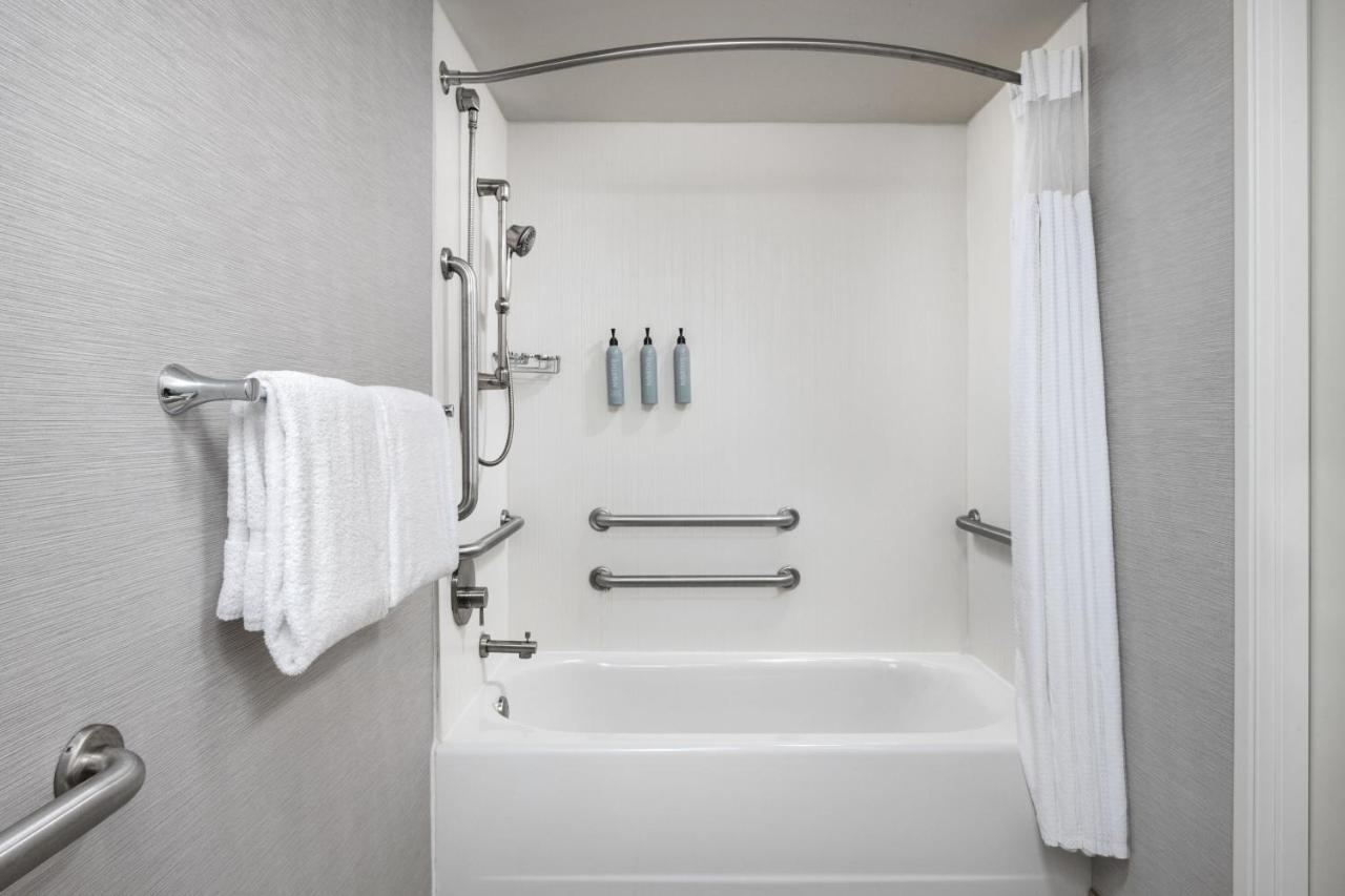 | Courtyard by Marriott Anchorage Airport