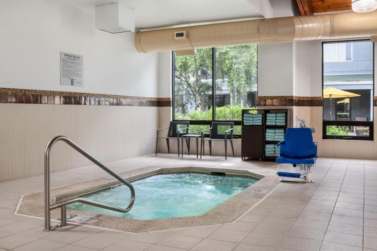 | Courtyard by Marriott Anchorage Airport