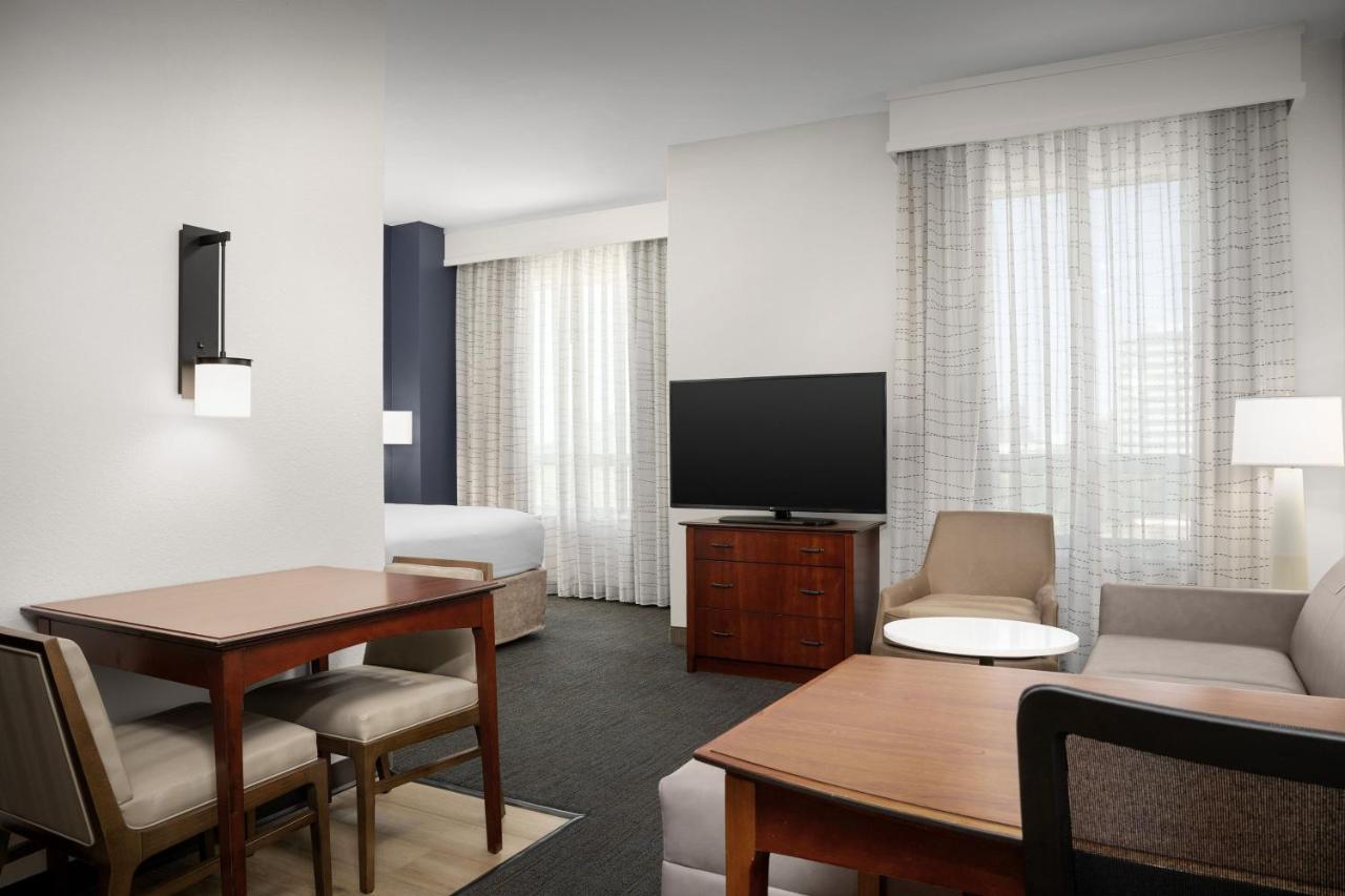 Queen Studio with Sofa Bed at Residence Inn Houston West-Energy Corridor