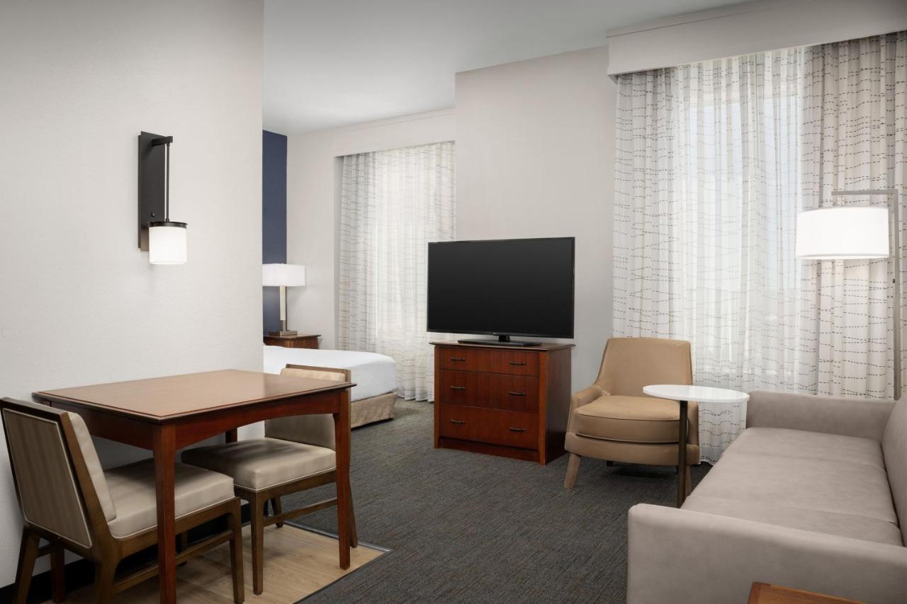 Queen Studio with Sofa Bed at Residence Inn Houston West-Energy Corridor