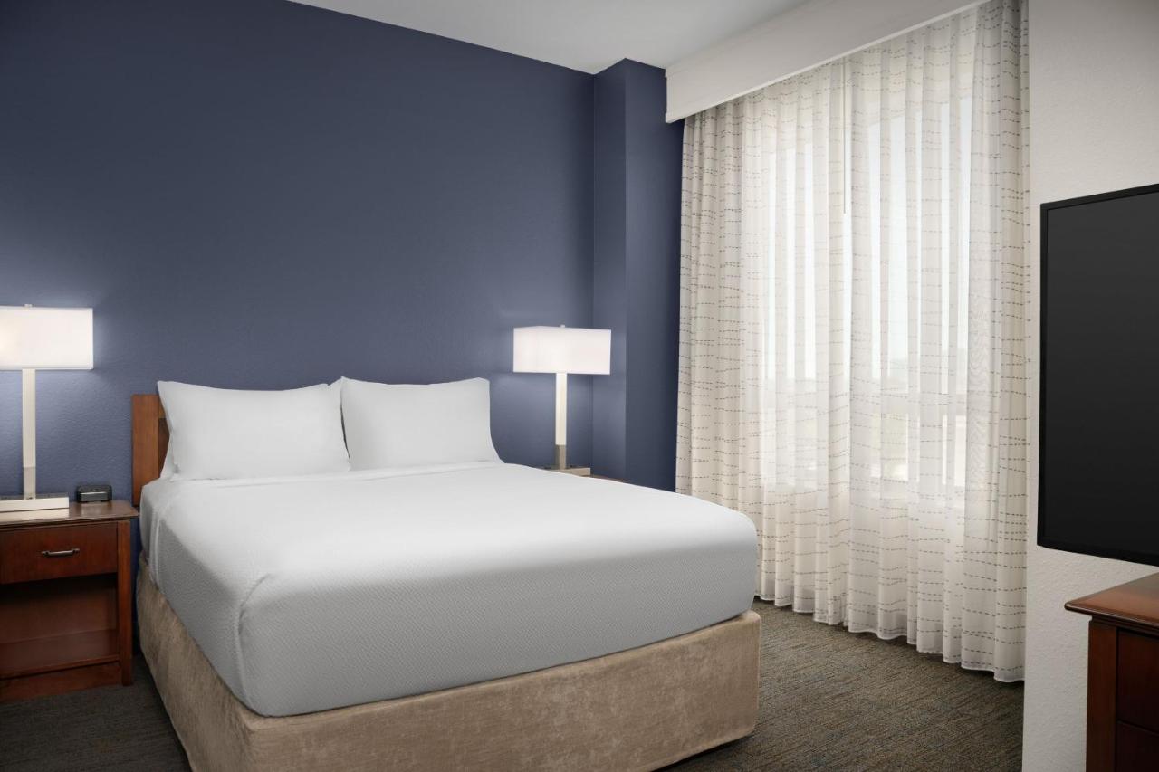 Queen Studio with Sofa Bed at Residence Inn Houston West-Energy Corridor