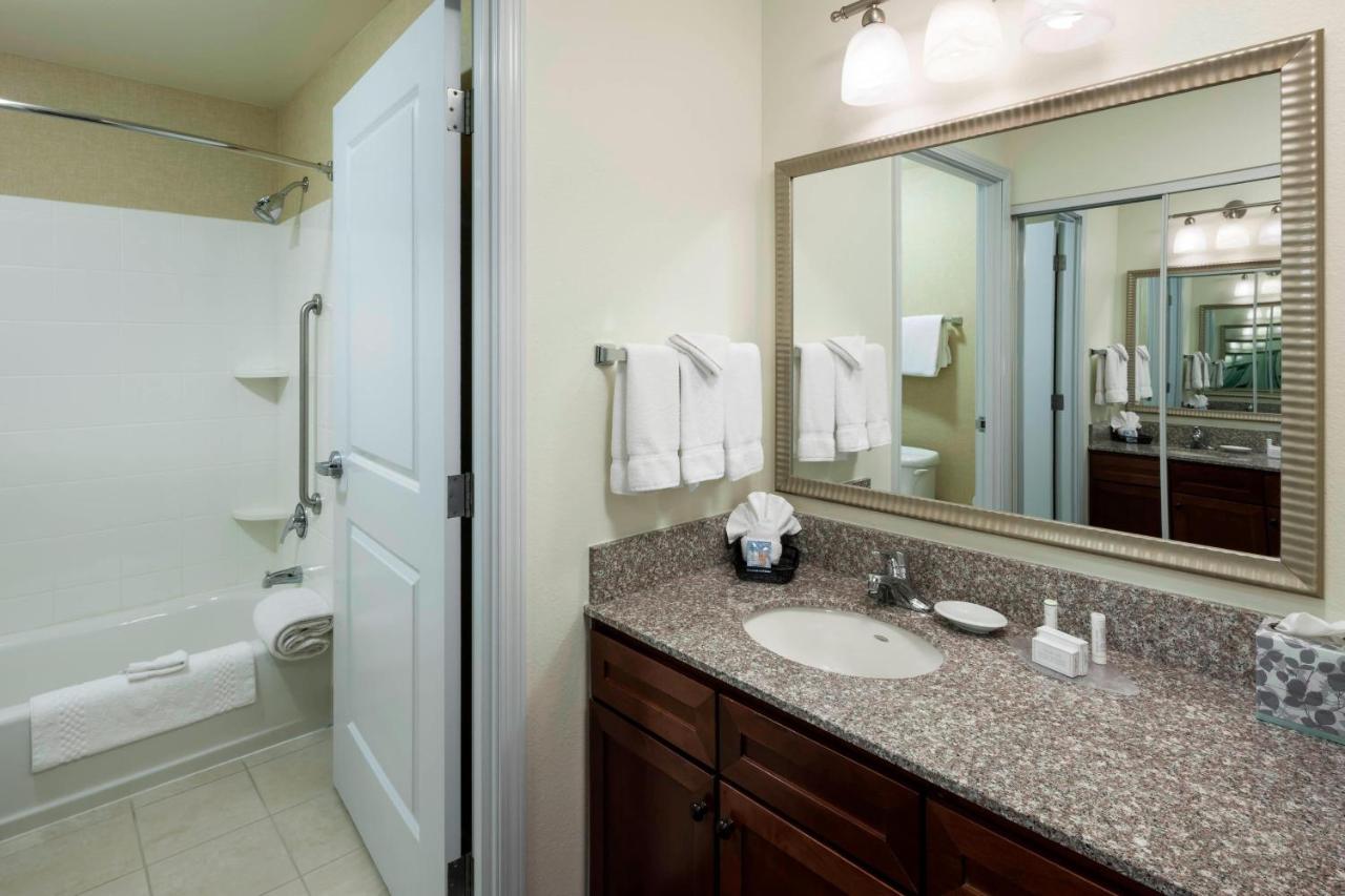 Queen Studio with Sofa Bed at Residence Inn Houston West-Energy Corridor