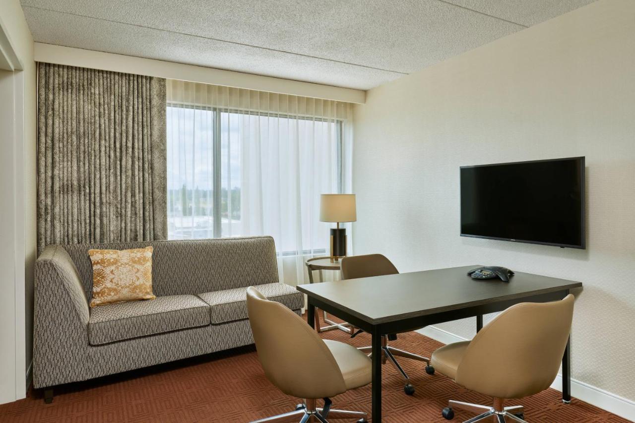 | Sheraton Portland Airport Hotel