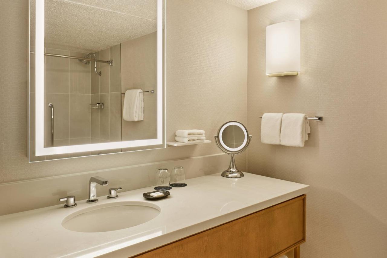 | Sheraton Portland Airport Hotel