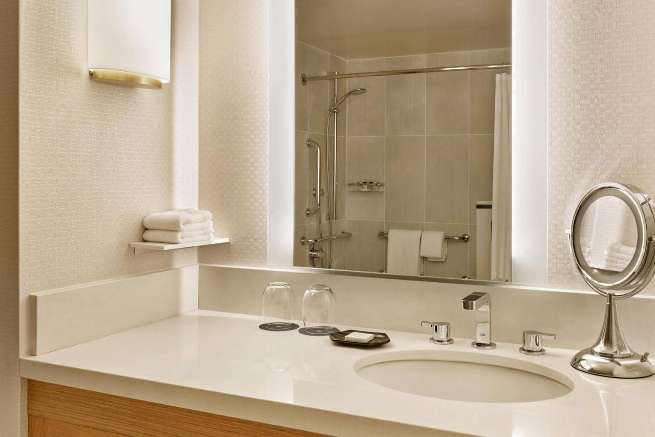 | Sheraton Portland Airport Hotel