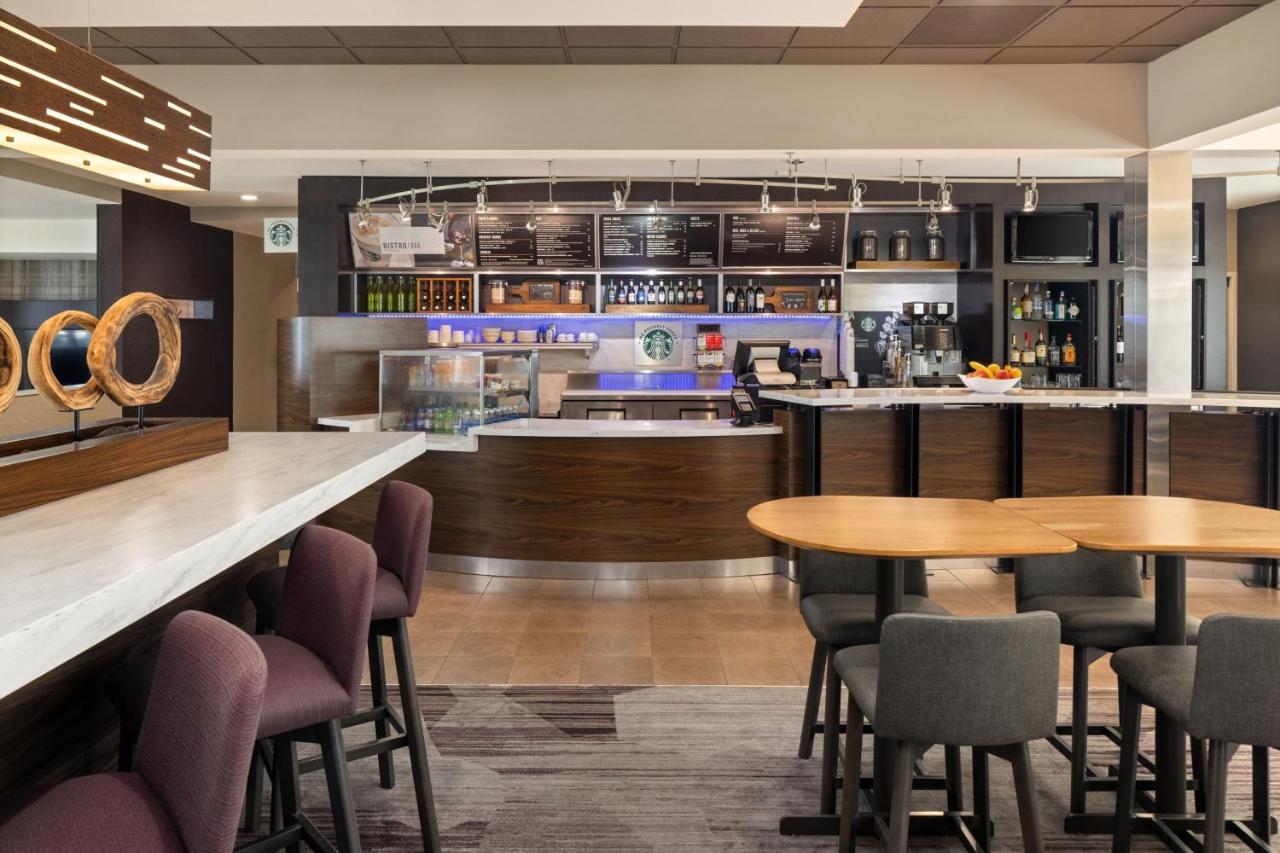 | Courtyard Chicago Waukegan Gurnee