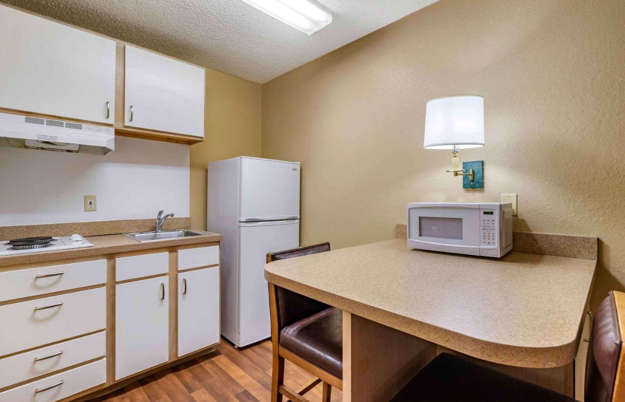 Queen Studio - Non-Smoking at Extended Stay America Select Suites Tampa North Airport