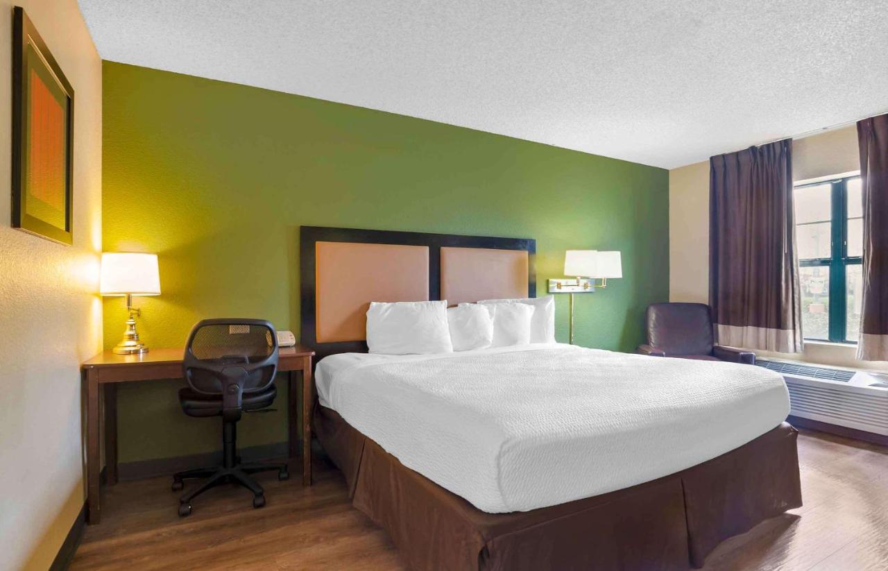 Studio with 1 King Bed - Non-Smoking at Extended Stay America Select Suites Tampa North Airport