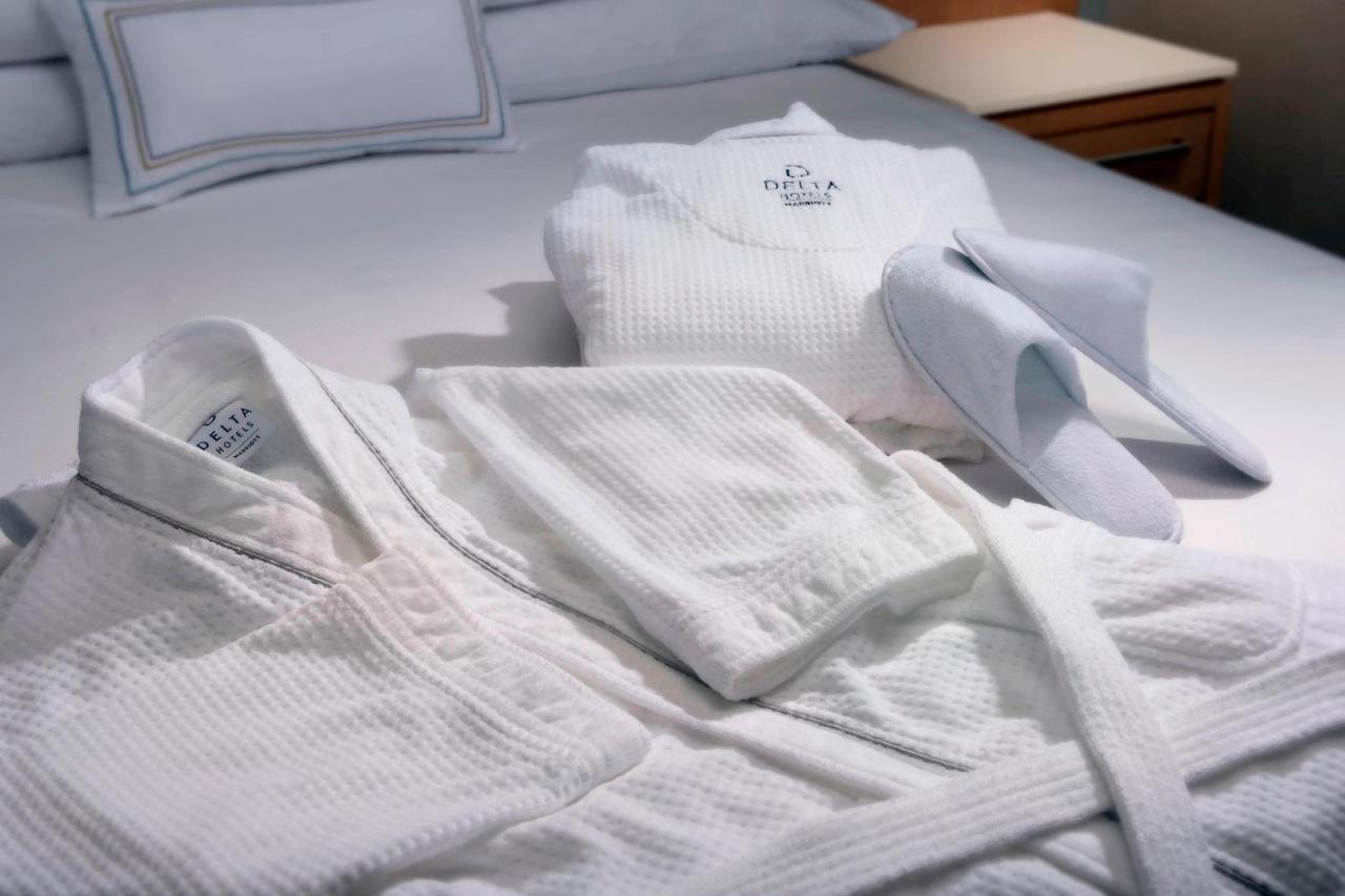 | Delta Hotels by Marriott Seattle Everett