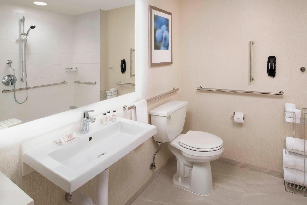 Executive Queen Room with Two Queen Beds at Delta Hotels by Marriott Seattle Everett