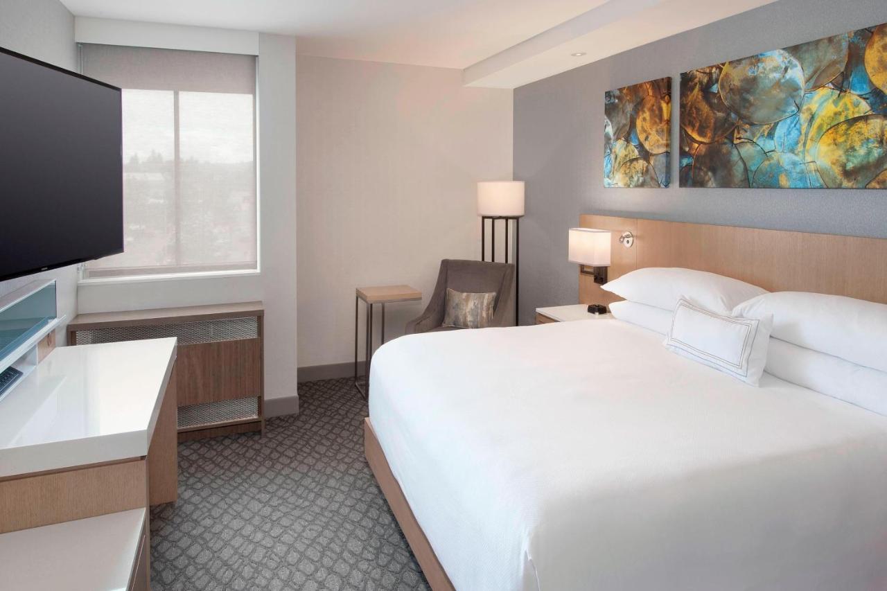 | Delta Hotels by Marriott Seattle Everett