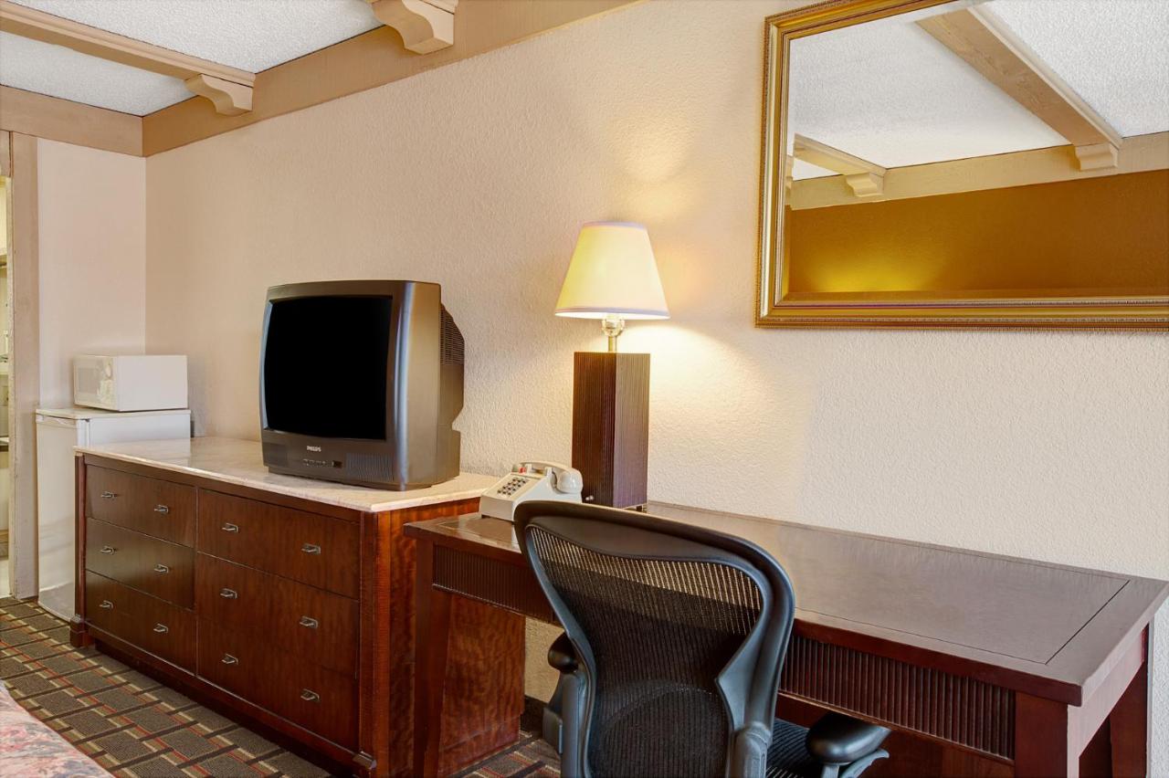 Deluxe King Room at Knights Inn Greensburg
