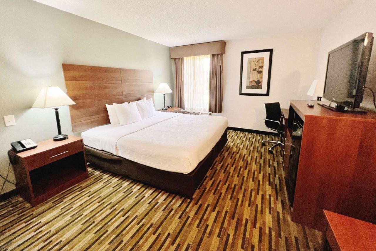 King Room - Non-Smoking at Quality Inn Gainesville I-75