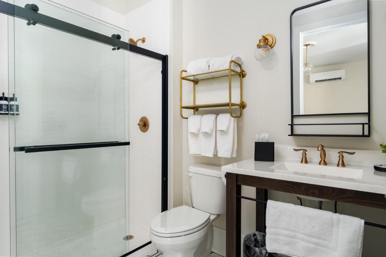 One-Bedroom Apartment at Hancock House