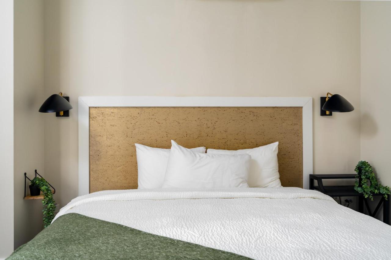 One-Bedroom Apartment at Hancock House