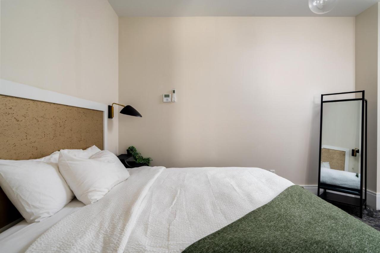 One-Bedroom Apartment at Hancock House