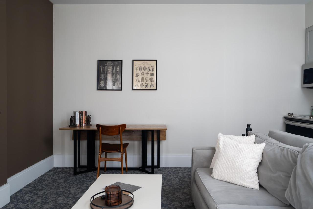 One-Bedroom Apartment at Hancock House