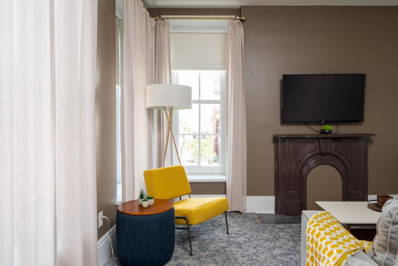 One-Bedroom Apartment at Hancock House